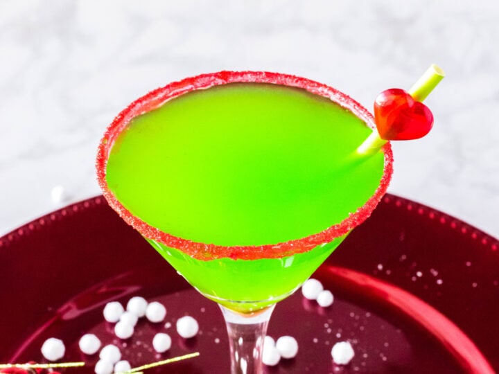 Read more about the article Making the Boozy Grinch cocktail