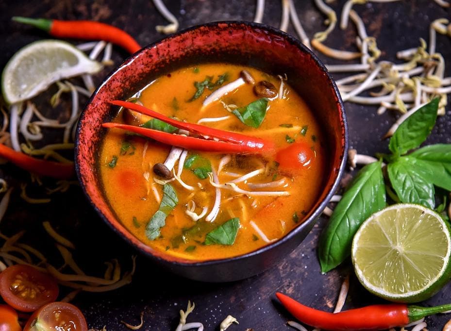 You are currently viewing Capturing the Beauty of Thailand’s Signature Soup