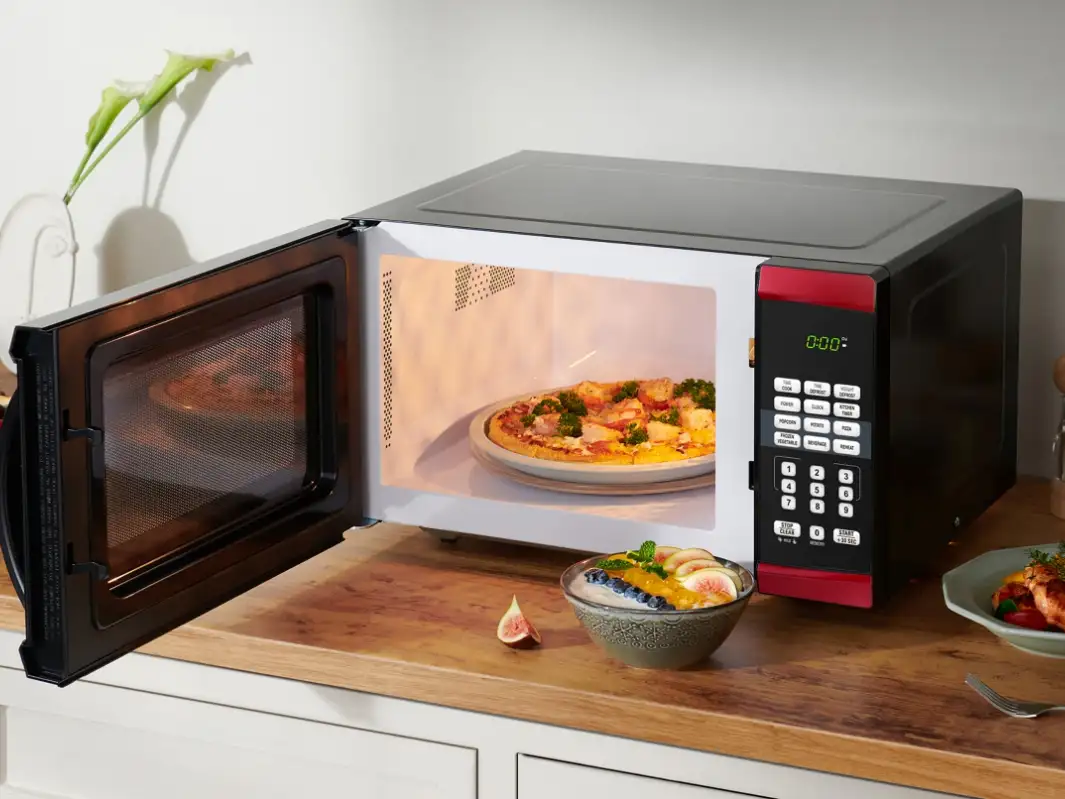 Read more about the article Microwave Cooking: Debunking Cancer Risk Myths