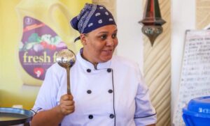 Read more about the article Chef Maliha shatters the record for the longest kitchen cooking marathon at home.