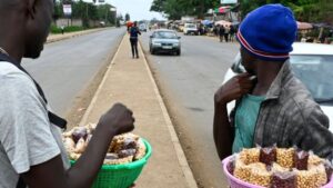 Read more about the article Kenyans selling groundnuts on streets with no permit to be fined